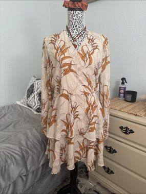 Girl in mind beige mini Dress w/Rust Leaf Print layered skirt Long Sleeves Sz 12